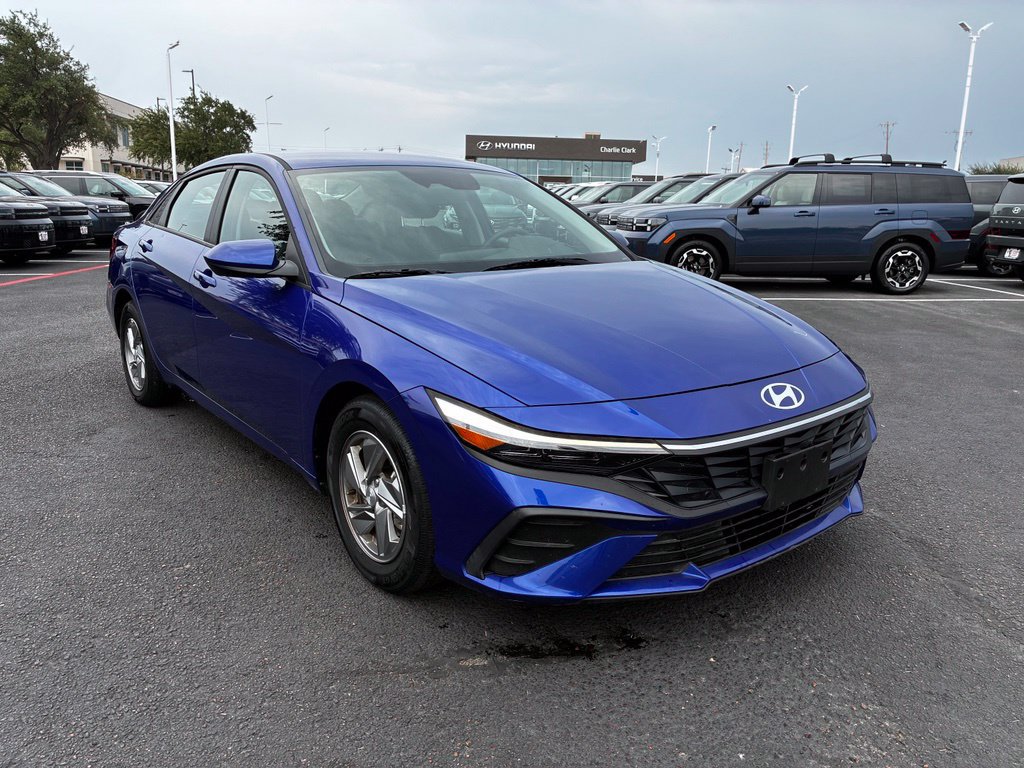 Used 2025 Hyundai Elantra SE FWD image 7