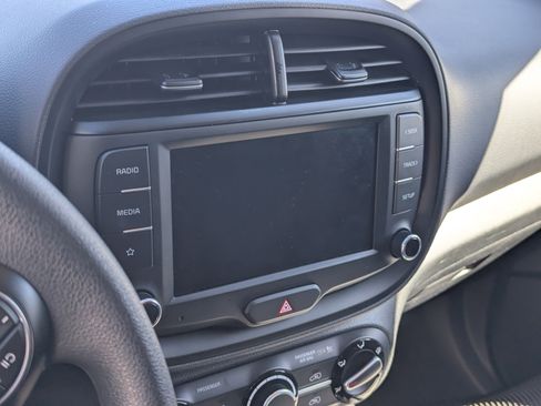 Certified 2025 Kia Soul S image 10