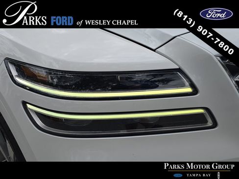 Used 2022 Genesis GV80 2.5T w/ Prestige Package 05 RWD image 6