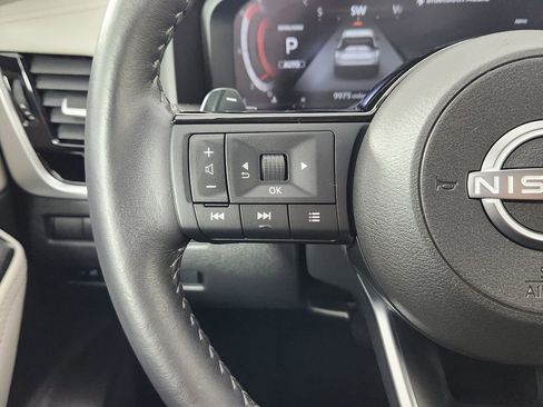 Used 2024 Nissan Rogue SL AWD/4WD image 16