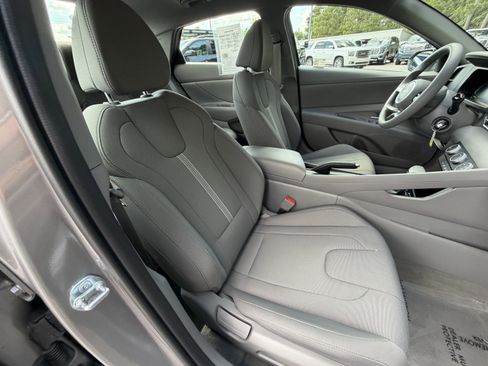 Used 2025 Hyundai Elantra SE w/ Cargo Package FWD image 49