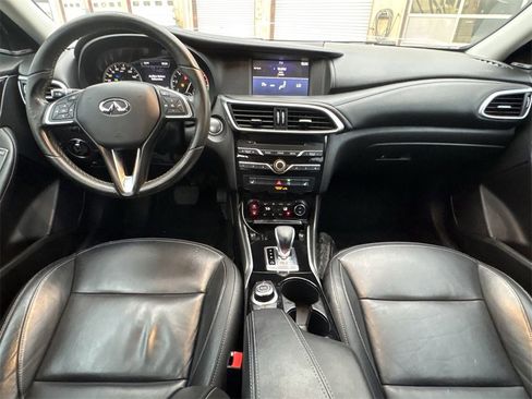 Used 2018 INFINITI QX30 Premium w/ Cargo Package image 22