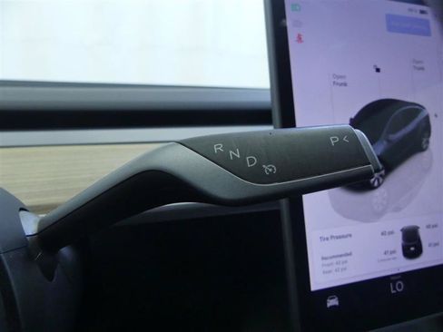 Used 2024 Tesla Model Y 2WD image 21