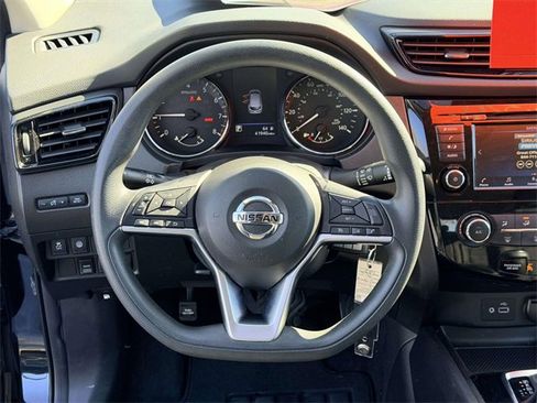 Used 2021 Nissan Rogue Sport S image 18