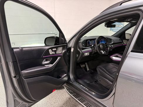 Used 2024 Mercedes-Benz GLS 450 4MATIC image 9