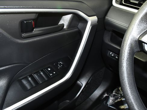 Used 2024 Toyota RAV4 LE AWD/4WD image 33