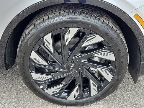 New 2026 Lincoln Nautilus Reserve image 7