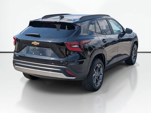 Used 2025 Chevrolet Trax LT FWD image 7