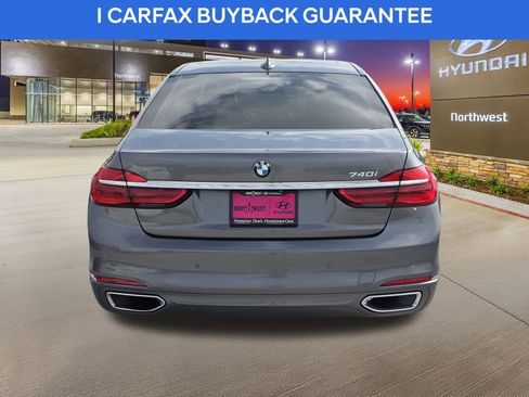 Used 2017 BMW 740i image 8