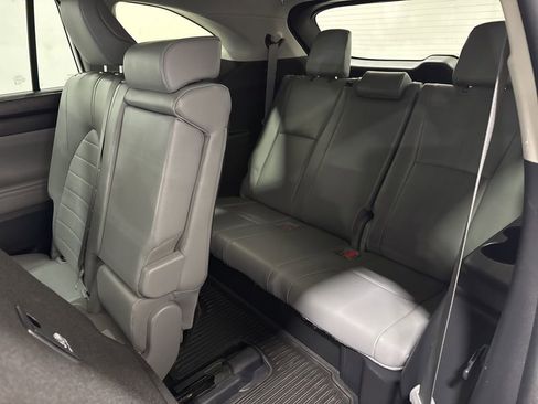Used 2023 Toyota Highlander XLE image 21