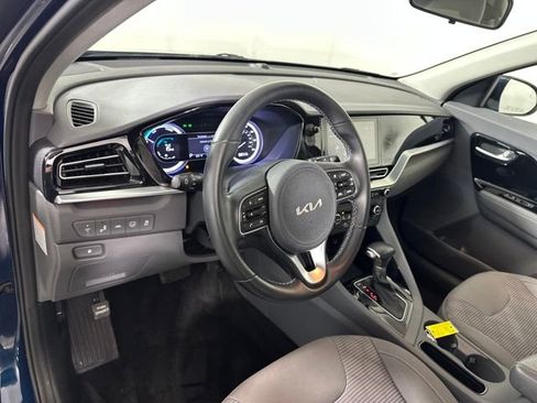 Used 2022 Kia Niro LXS image 13