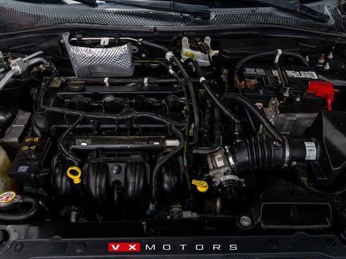 Used 2010 Ford Focus SE image 5