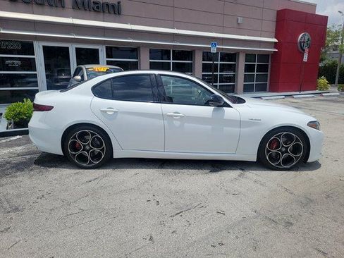 Used 2023 Alfa Romeo Giulia Veloce RWD image 8
