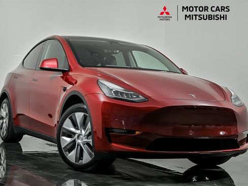 Used 2022 Tesla Model Y Long Range AWD/4WD image 1
