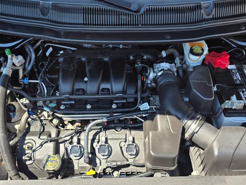 Used 2018 Ford Explorer XLT w/ Equipment Group 202A FWD image 9