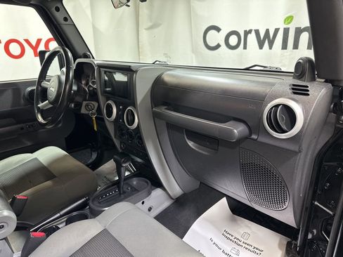 Used 2010 Jeep Wrangler Unlimited Sahara image 13