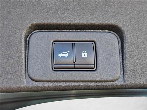 Used 2023 Nissan Rogue SL image 8