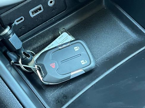 Used 2024 GMC Terrain SLE image 21