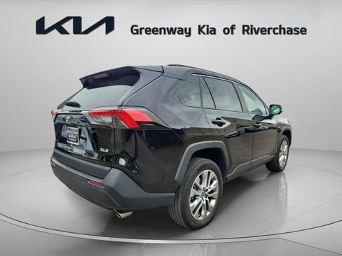 Used 2023 Toyota RAV4 XLE Premium image 6