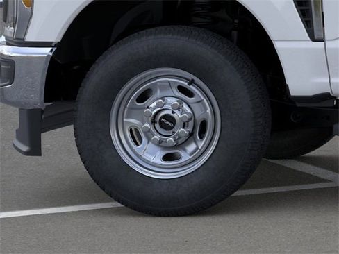 New 2026 Ford F250 XL w/ XL Chrome Package image 19
