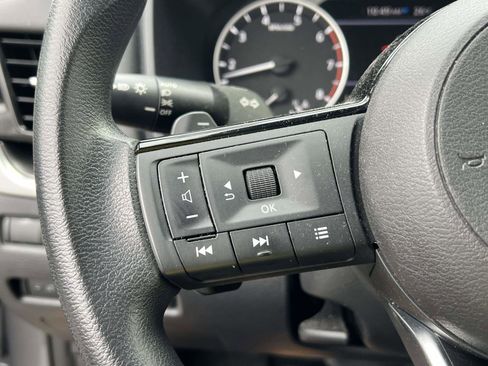 Used 2022 Nissan Rogue SV image 22