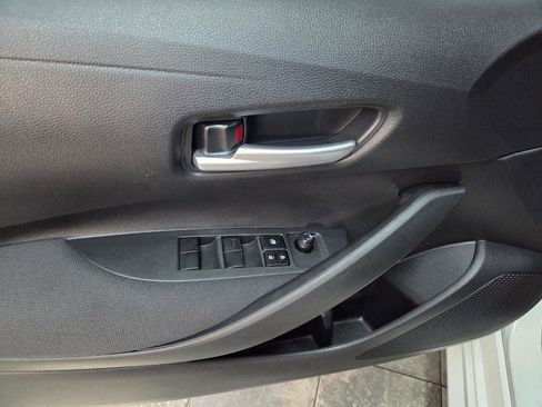 Used 2021 Toyota Corolla LE FWD image 25