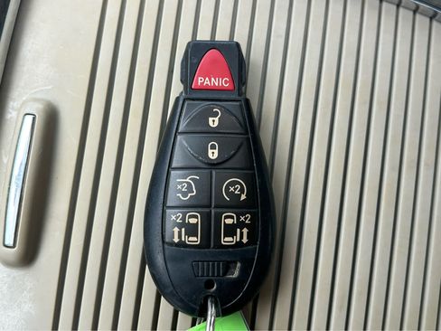 Used 2016 Chrysler Town & Country Touring-L FWD image 45