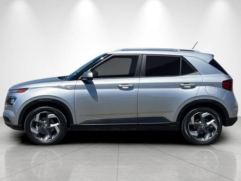 Used 2024 Hyundai Venue SEL FWD image 7