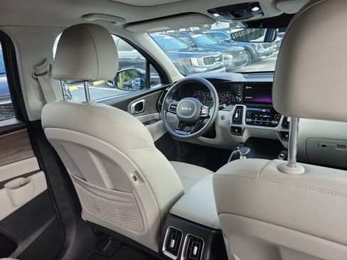 Used 2022 Kia Sorento EX w/ Panoramic Sunroof Package FWD image 13