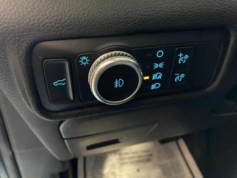 Used 2022 Ford Explorer XLT w/ Equipment Group 202A image 24