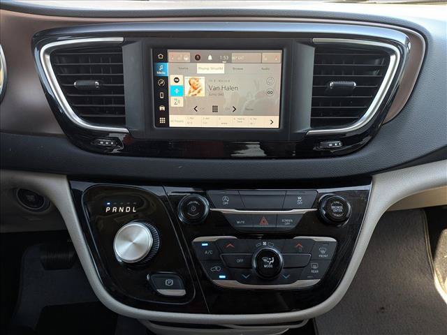 Used 2023 Chrysler Voyager LX FWD image 13