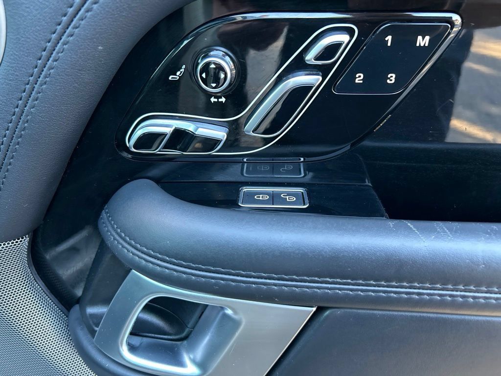 Used 2019 Land Rover Range Rover Supercharged AWD/4WD image 30