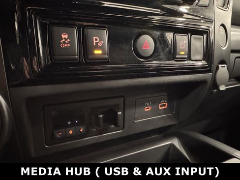 Used 2024 Nissan Titan PRO-4X w/ Pro-4x Utility Package image 9