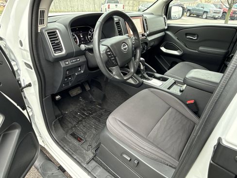 Used 2022 Nissan Frontier SV image 11