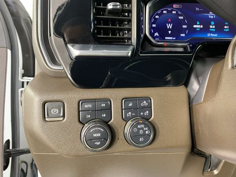 Used 2024 Chevrolet Silverado 2500 LTZ w/ LTZ Convenience Package AWD/4WD image 16