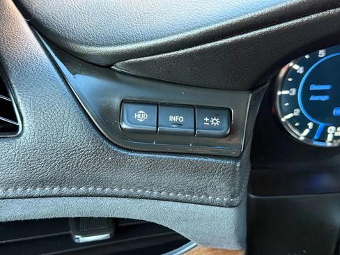 Used 2019 Cadillac Escalade Premium Luxury image 27