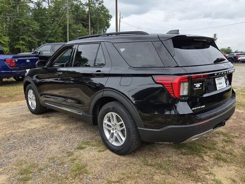 Used 2025 Ford Explorer Active w/ Active Comfort Package RWD image 10