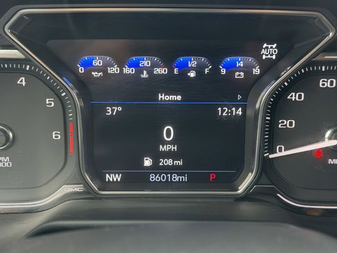 Used 2021 GMC Yukon AT4 w/ Technology Package image 3