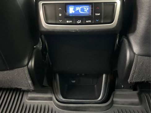 Used 2018 Toyota Highlander XLE image 29