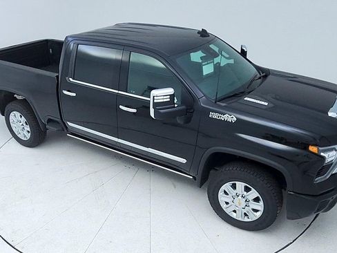 Used 2024 Chevrolet Silverado 2500 High Country w/ Technology Package AWD/4WD image 13