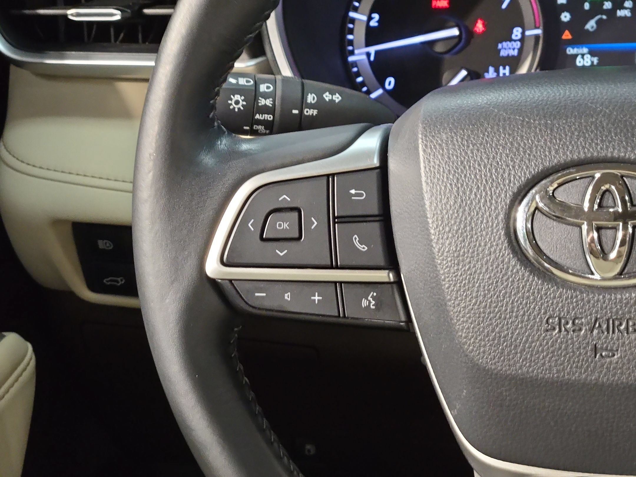 Used 2022 Toyota Highlander XLE FWD image 28