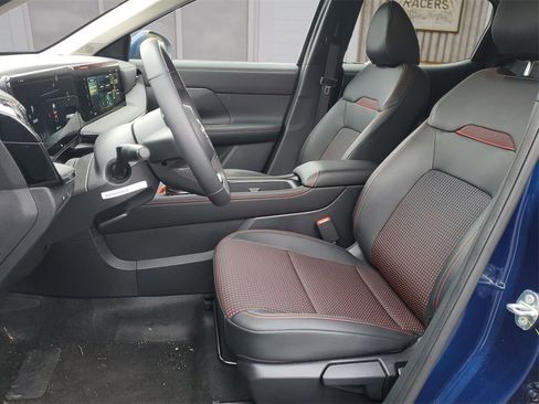 Used 2025 Nissan Kicks SR image 9