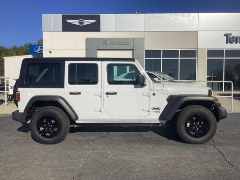 Used 2021 Jeep Wrangler Unlimited Sport image 4