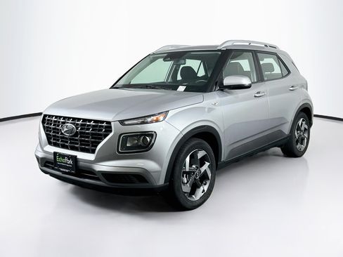 Used 2025 Hyundai Venue SEL FWD image 3