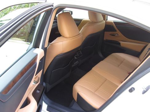 Used 2022 Lexus ES 350 w/ Luxury Package FWD image 13