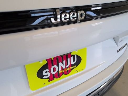 Used 2023 Jeep Grand Cherokee Limited AWD/4WD image 36