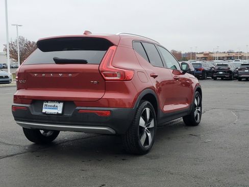 Used 2021 Volvo XC40 T5 Momentum w/ Climate Package image 9