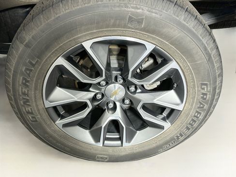 Used 2023 Chevrolet Silverado 1500 LT AWD/4WD image 11
