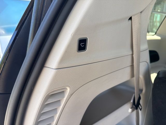 Used 2024 Chrysler Pacifica Touring-L FWD image 25