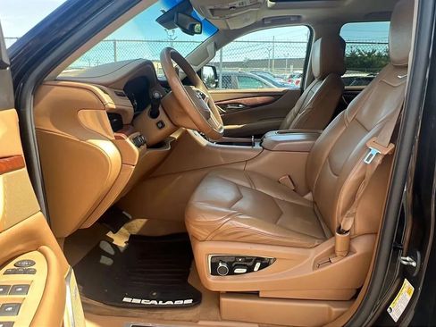 Used 2016 Cadillac Escalade Platinum image 27